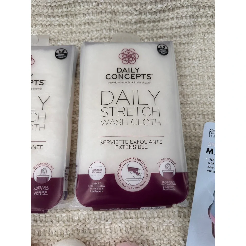 Daily Concepts‎ Spa Gift Set Scalp Massager Jade Roller Stretch Wash Cloths 9pc